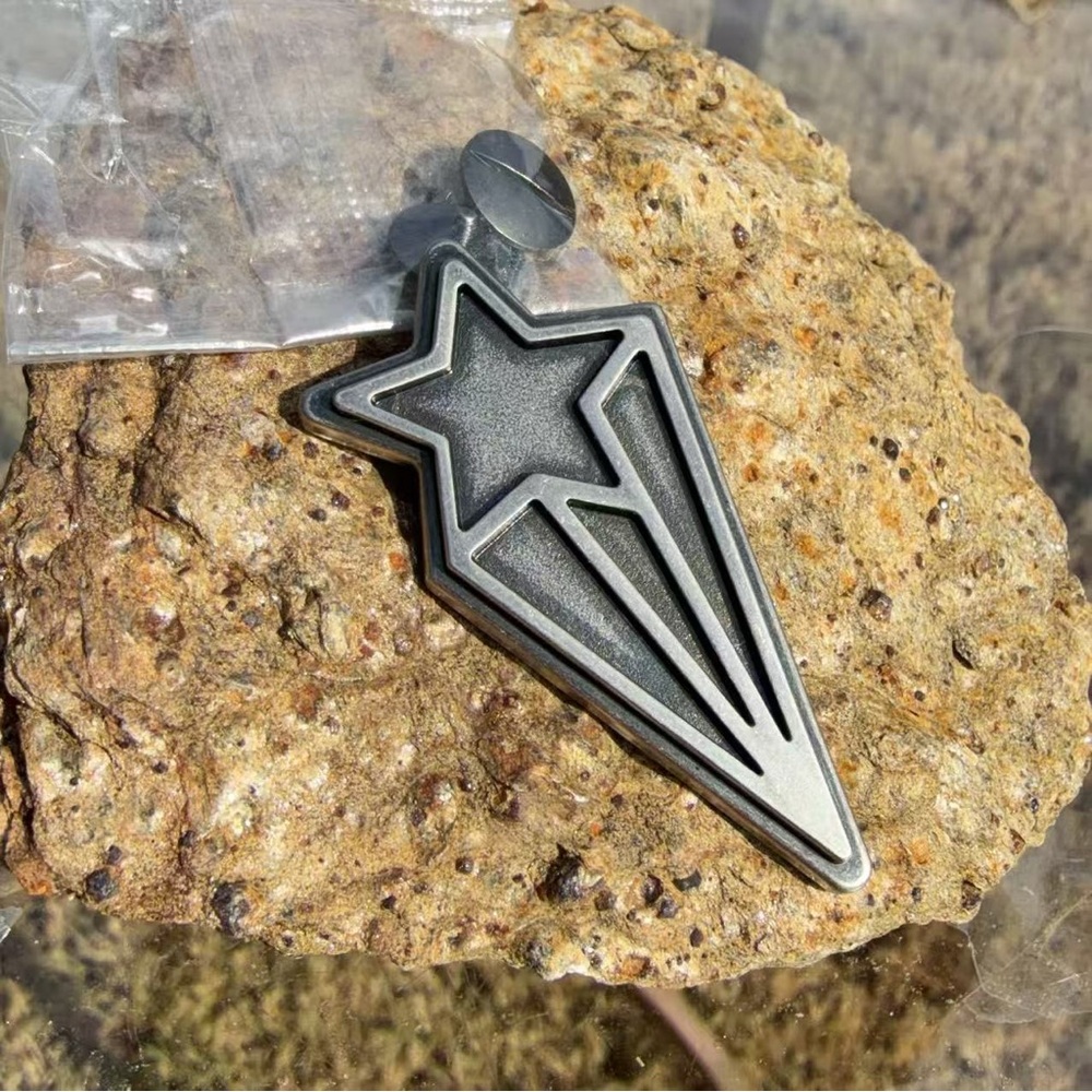 NWT Coach Shooting Star Souvenir Pin 28191